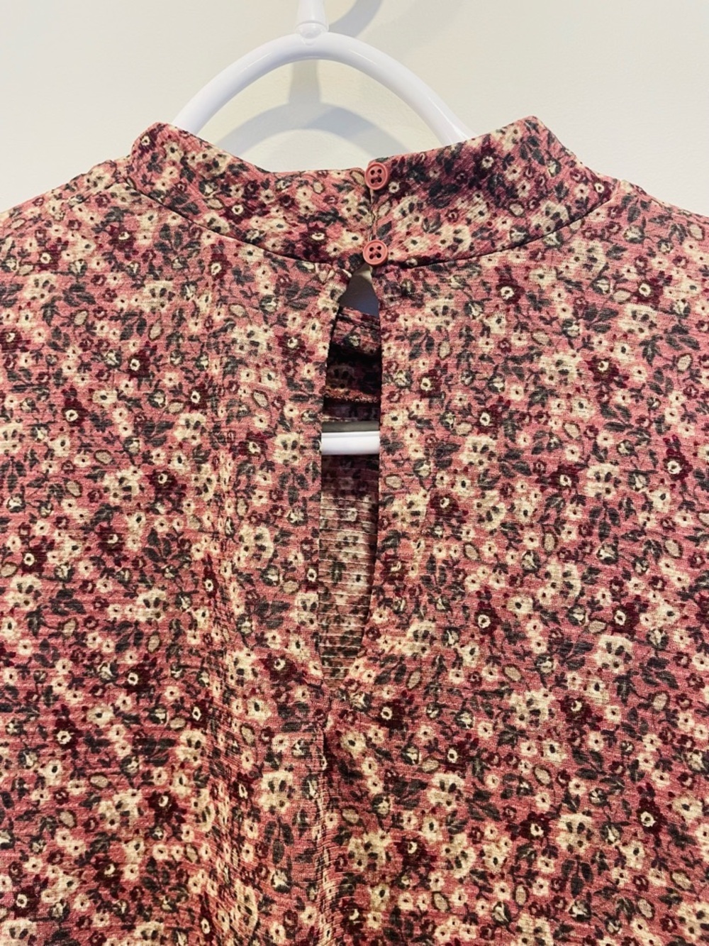 Reitmans Signature Dusty Rose Floral Keyhole Blouse - Picture 3 of 9